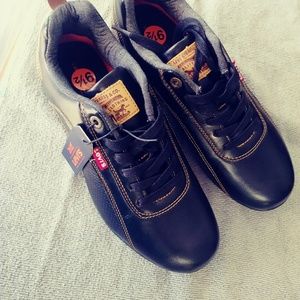 Tennis shoes Levi's -New Size 9.5